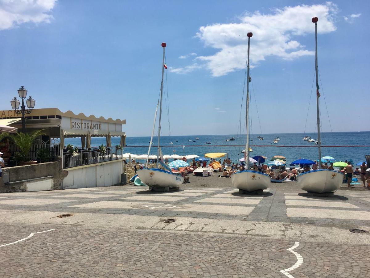 La Casetta Di Zia Cuccu Minori Eksteriør billede